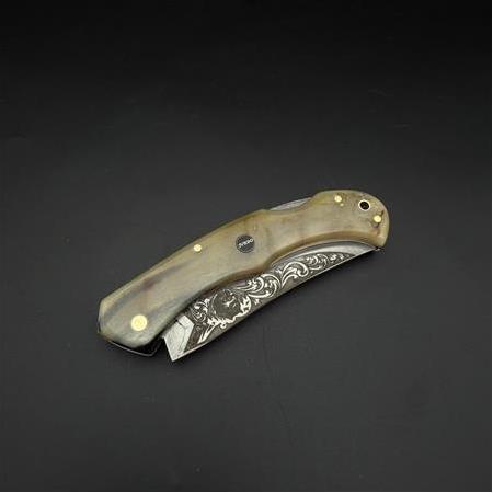 n 690 Çelik gravür işlemeli Koç boynuzu kabze sırttan kilitlemeli çakı